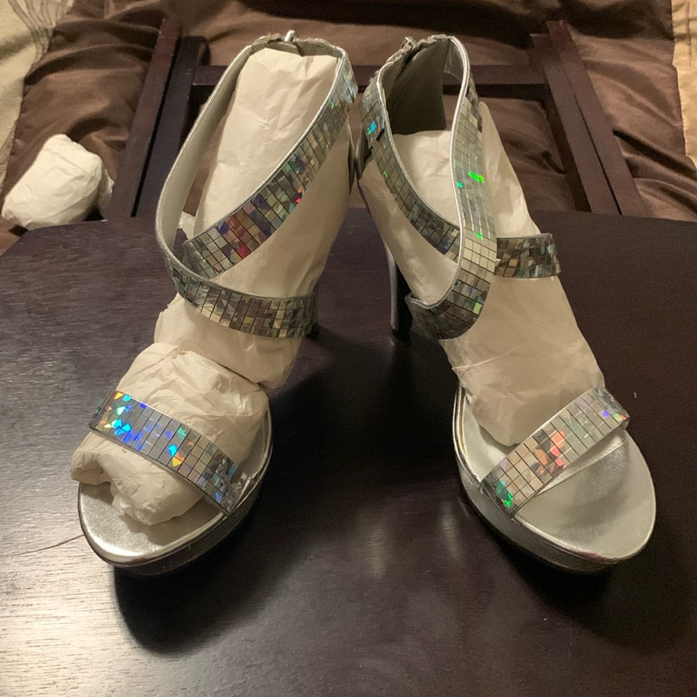 Touch Ups by Benjamin Walk Sadie Silver Heels Size 10.5